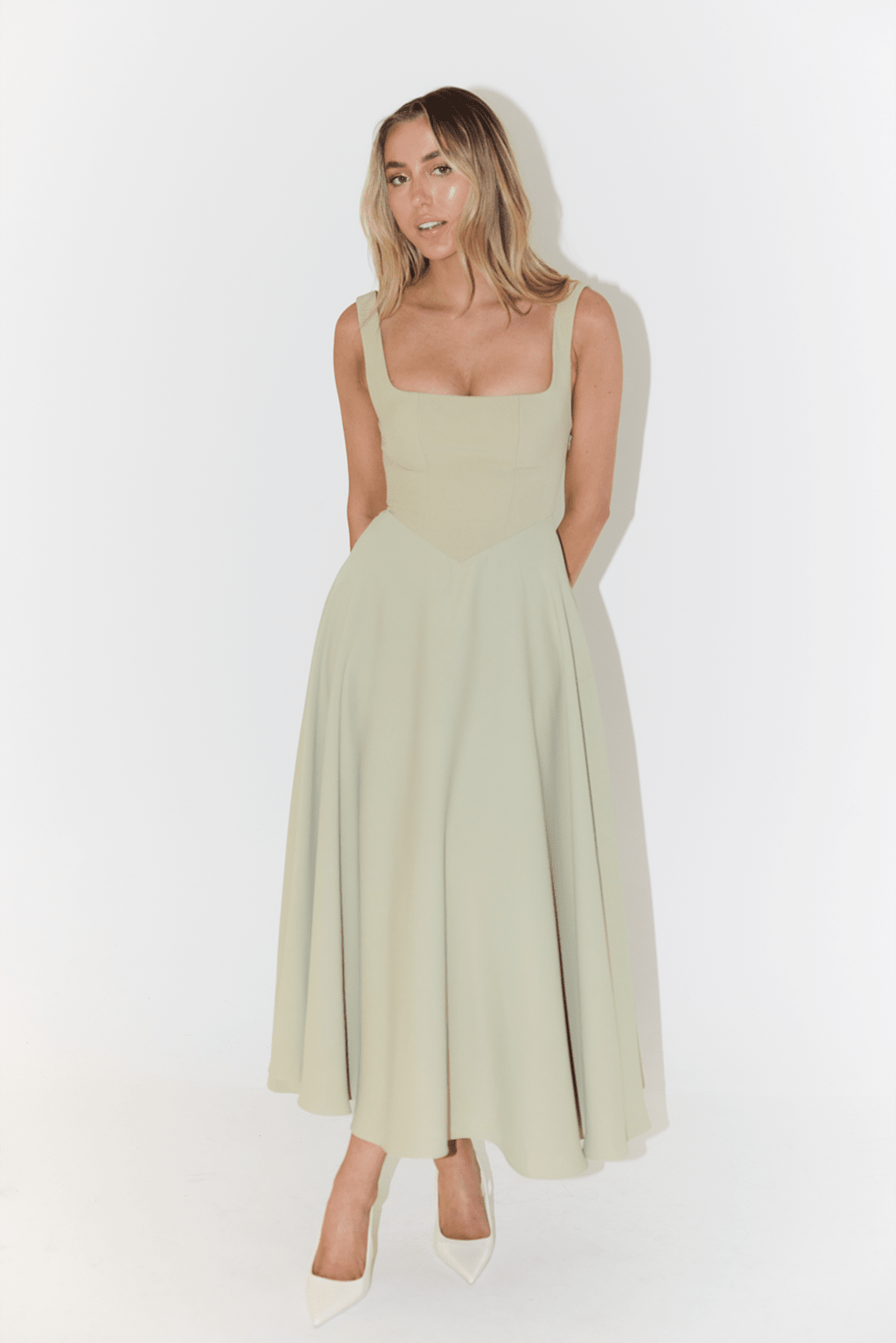 Women Dress Sleeveless V-Neck Pleated Knee Length Fit