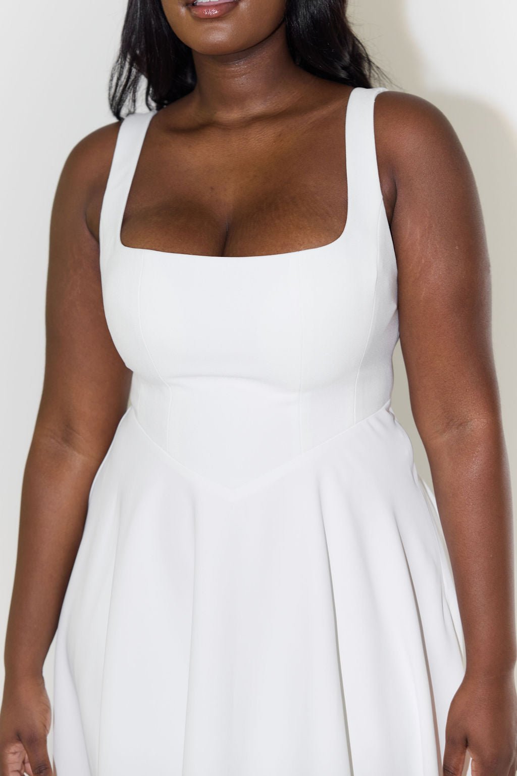 Women Dress Sleeveless V-Neck Pleated Knee Length Fit